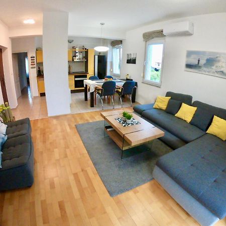 Sunny Apartment By The Beach Kaštel Štafilić 외부 사진