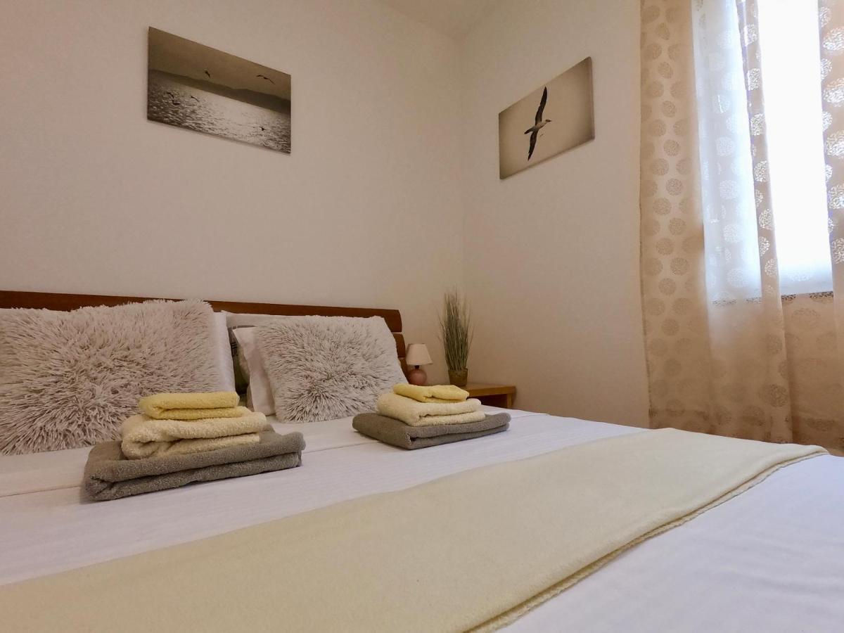 Sunny Apartment By The Beach Kaštel Štafilić 외부 사진