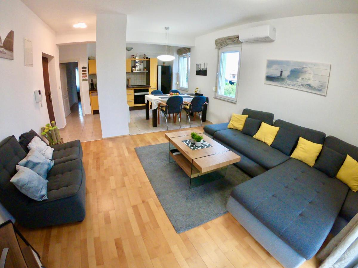 Sunny Apartment By The Beach Kaštel Štafilić 외부 사진