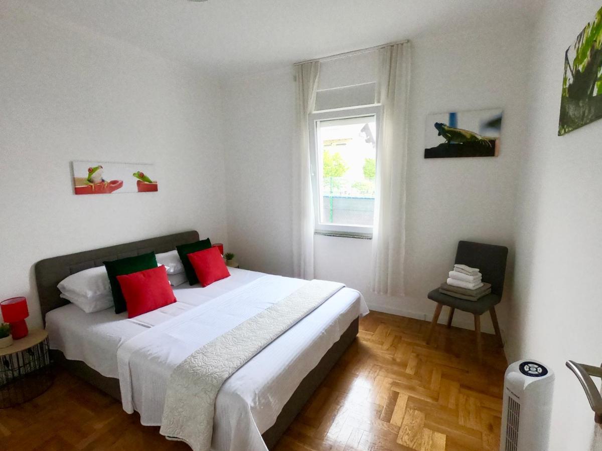 Sunny Apartment By The Beach Kaštel Štafilić 외부 사진
